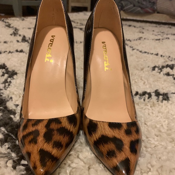 Brand new size 7 patent leather pumps - Picture 4 of 4